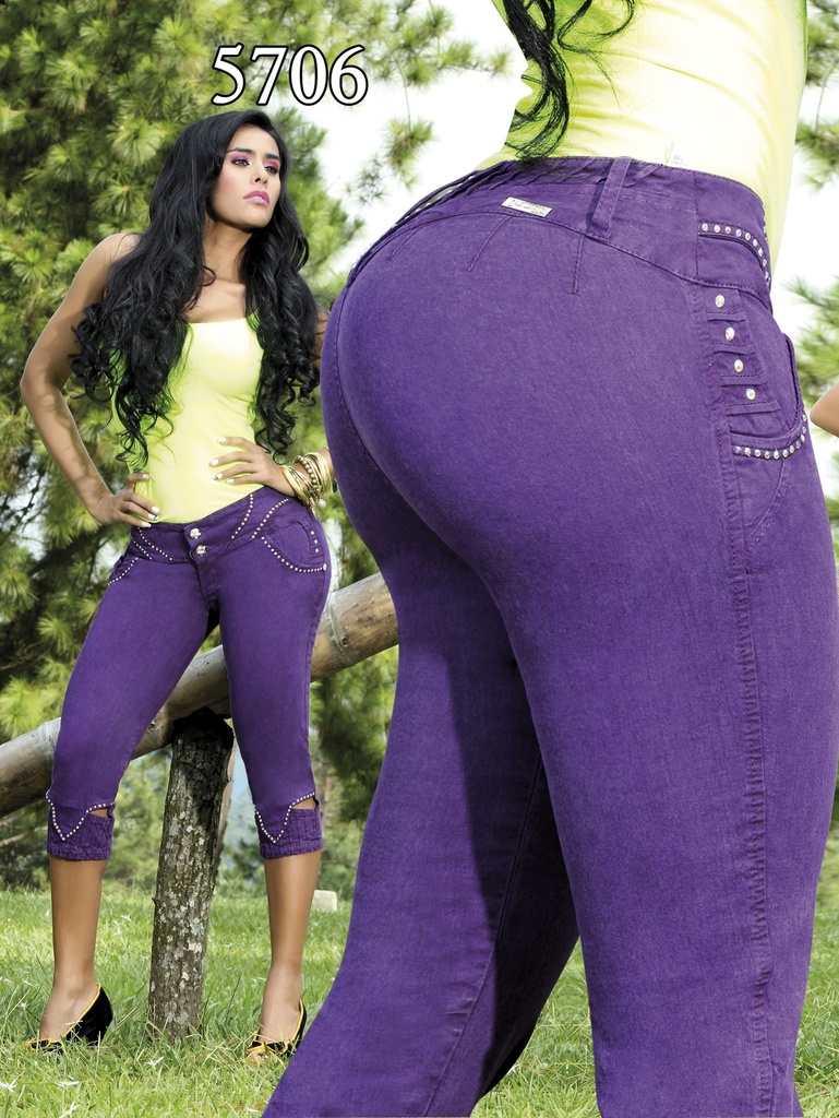 Jeans Capri Con Taches Levantacola Morado para Mujer 5706