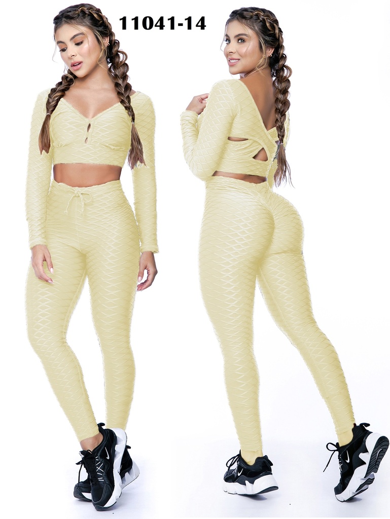Women's Ivory Thaxx Activewear Set – Long-Sleeve Crop Top and Leggings