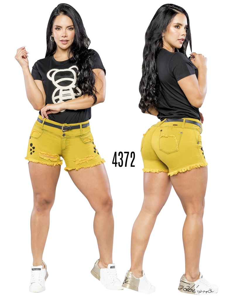 Short Levantacola Amarillo Mostaza con Bota Deshilachada